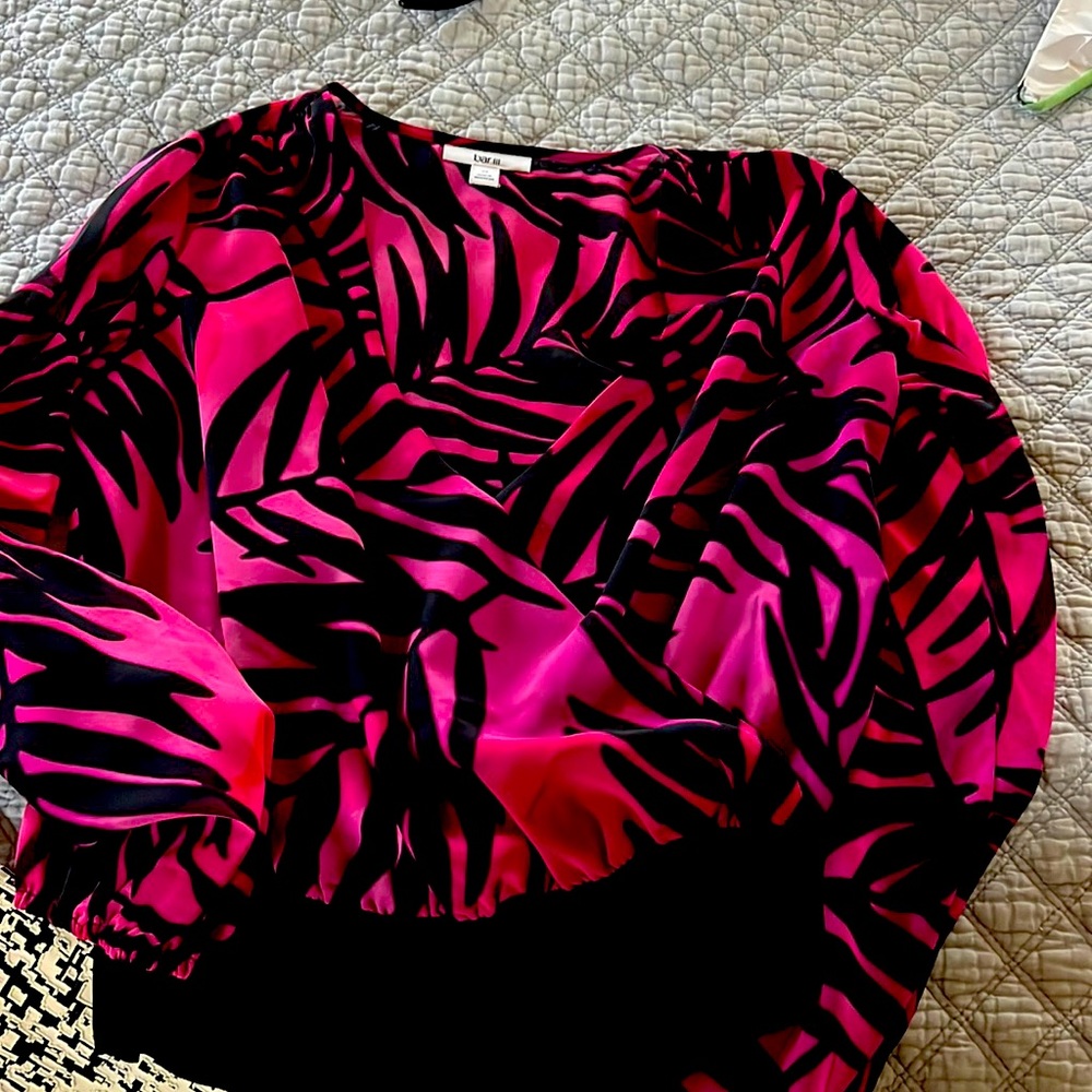 Very flattering like new body suit